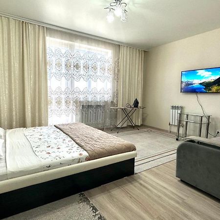 1 Комнатная Драмтеатр 1Bedroom Apartment Ustʼ-Kamenogorsk Eksteriør billede