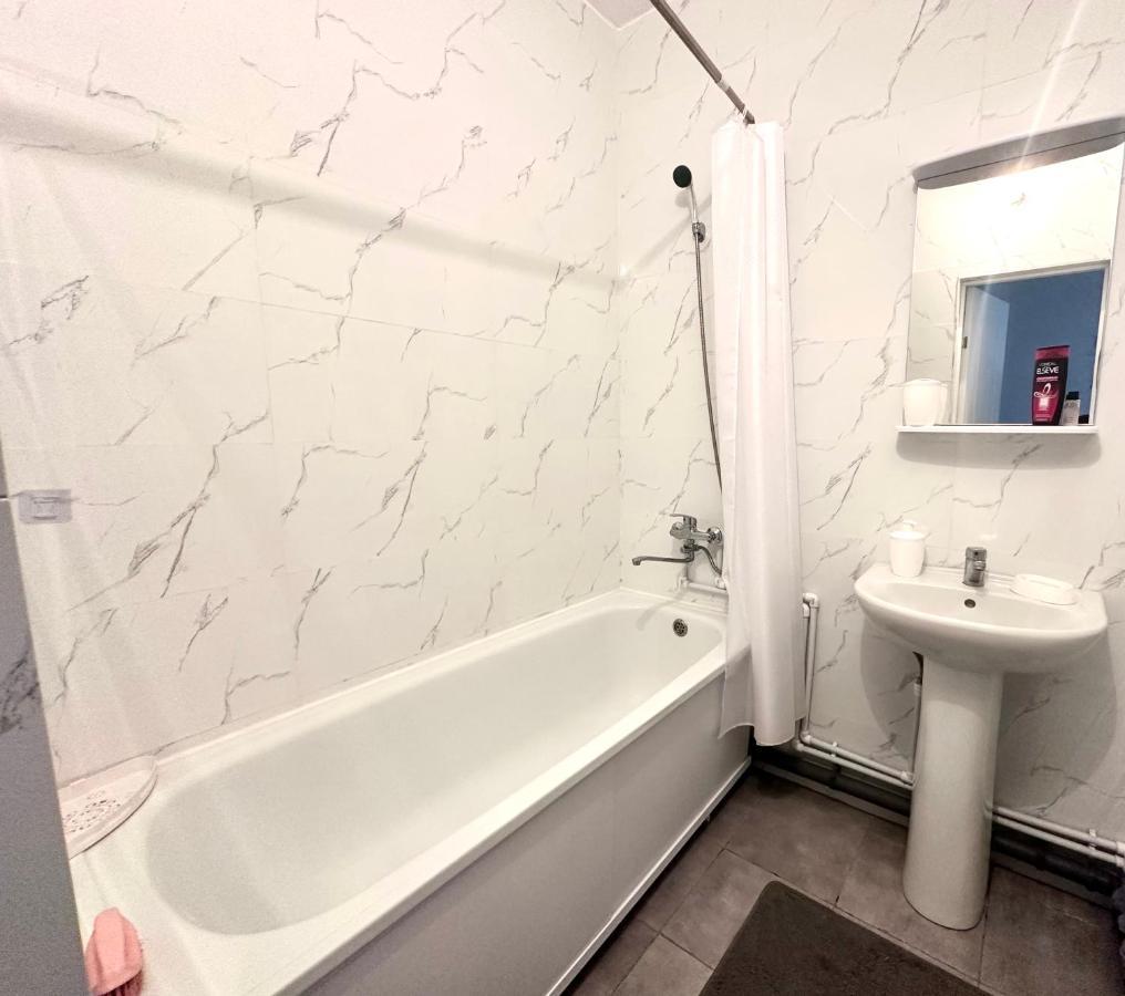 1 Комнатная Драмтеатр 1Bedroom Apartment Ustʼ-Kamenogorsk Eksteriør billede